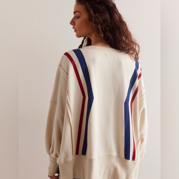 Free People / We The Free Graphic Camden NWOT Size Small - Picture 2 of 4